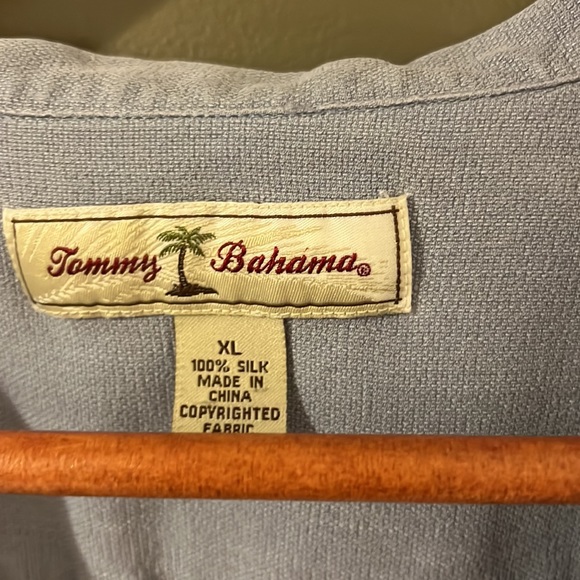 Tommy Bahama 100% silk extra large shirt - Picture 2 of 4